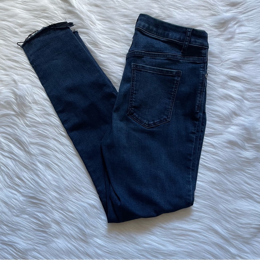 💙💙SIMPLY VERA VERA WANG DENIM SKINNY JEANS WITH A RAW EDGE